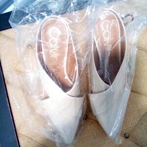 CALVIN KLEIN  NEW  open toe sandals. Size 8.5